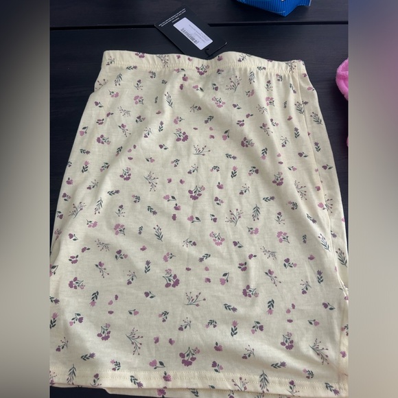 Pretty little thing Yellow mini skirt and top - Picture 9 of 16